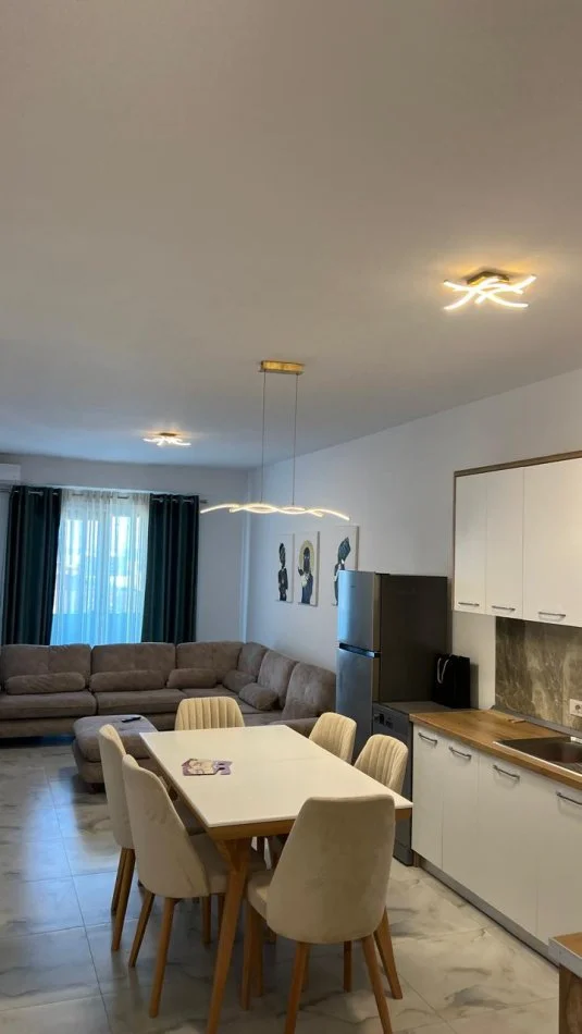 Tirane, jepet me qera apartament 2+1+Ballkon Kati 7, 114 m² 700 € (Rezidenca Oasis)