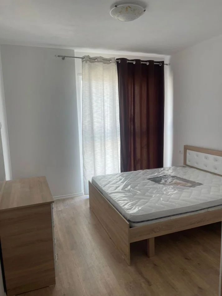 Tirane, jepet me qera apartament 2+1+Ballkon Kati 4, 97 m² 500 € (Univers City I sapomobiluar + Post Parkimi)