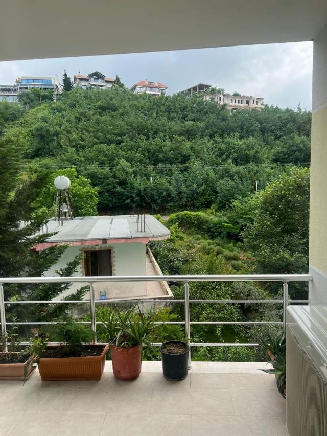 Tirane, jepet me qera apartament 1+1+BLK Kati 3, 64 m² 350 Euro (rruga e Dajtit)