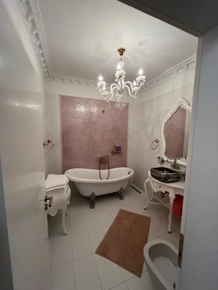 Vlore, shitet apartament 3+1+Ballkon , ulet cmimi ne 180000 € (Rr. Sadik Zotaj, Vlorë prane Conad)