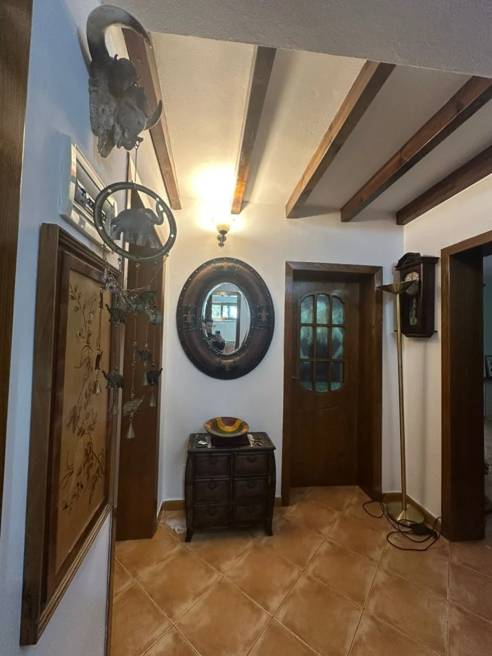 Tirane, shitet apartament 3+1+Ballkon Kati 2, 110 m² (Rruga Muhamet Gjollesha)