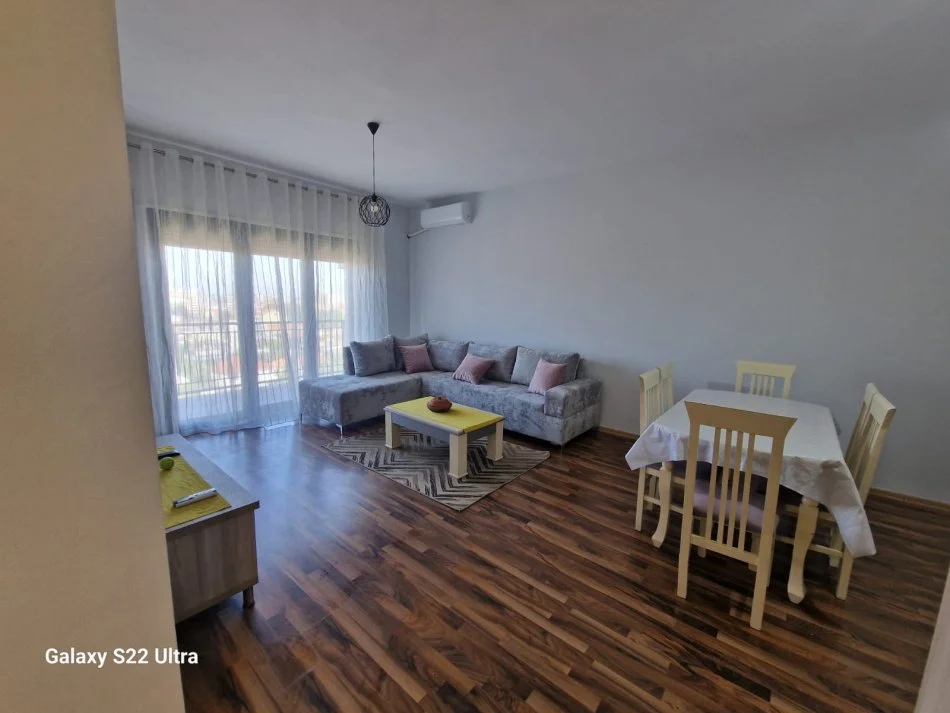 Tirane, jepet me qera apartament 2+1+parkim Kati 6, 90 m² 650 € (Kompleksi Jolla Astir)