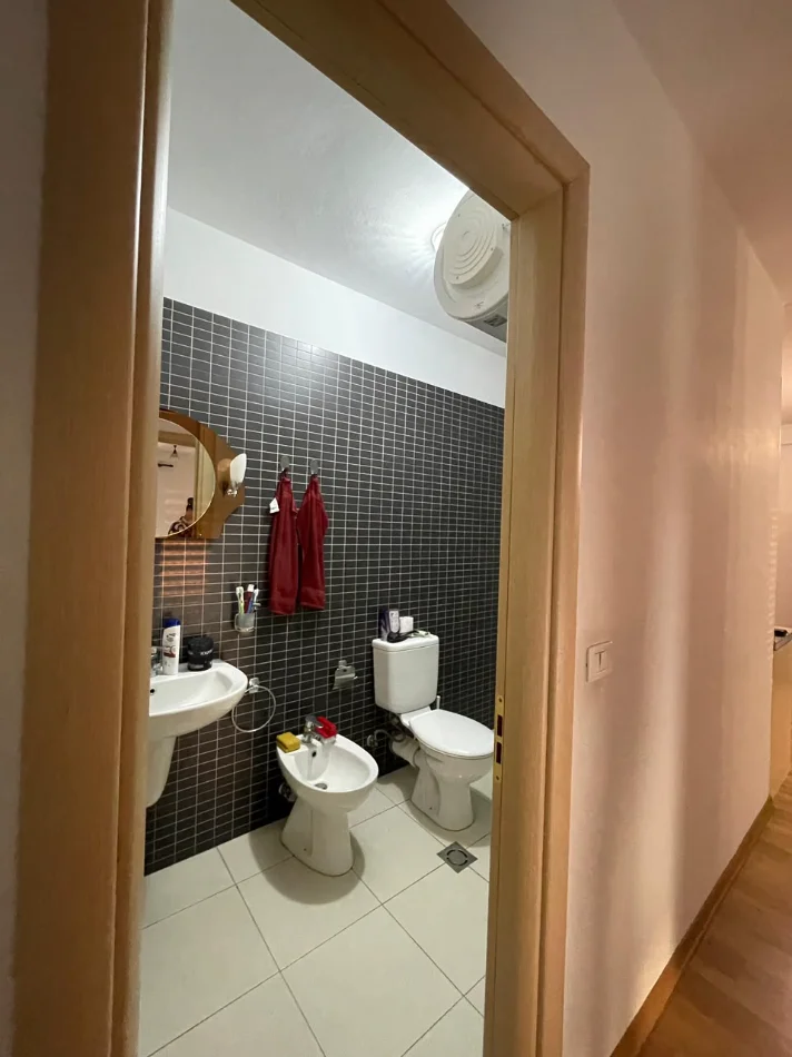 Tirane, jepet me qera apartament 2+1 Kati 2, 100 m² 550 € (Rruga Pjeter Budi)
