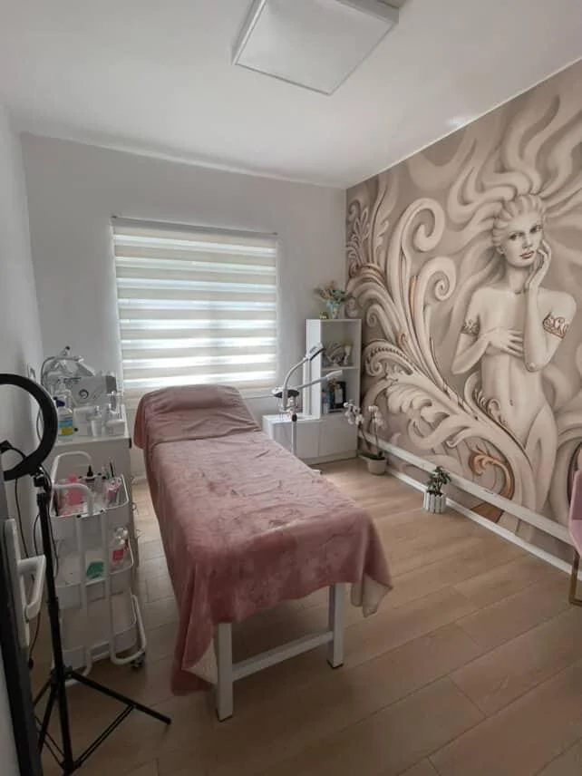 Tirane, jepet me qera zyre Kati 2, 70 m² 700 € (21 Dhjetori , Rruga e Kavajes)