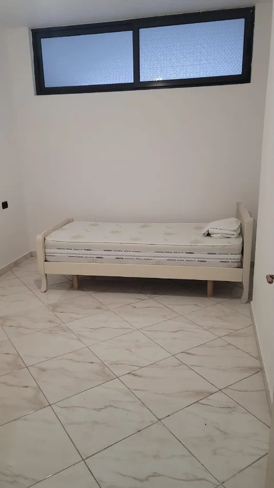 Tirane, jepet me qera 2+1 Kati 1, 75 m² 350 € 
