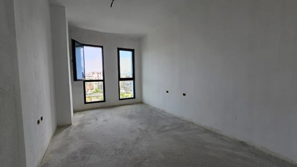 Tirane, shitet apartament 2+1 Kati 5, 109 m² 326.400 € (Square 21)