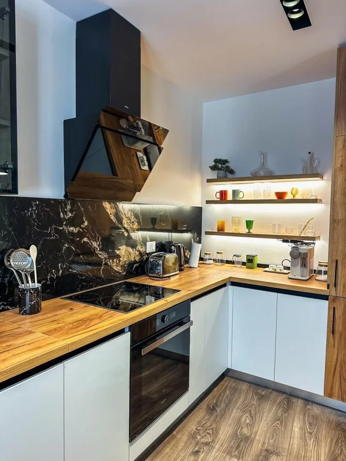 Tirane, jepet me qera apartament 2+1 Kati 4, 146 m² 1.350 € (Vila Goldi)