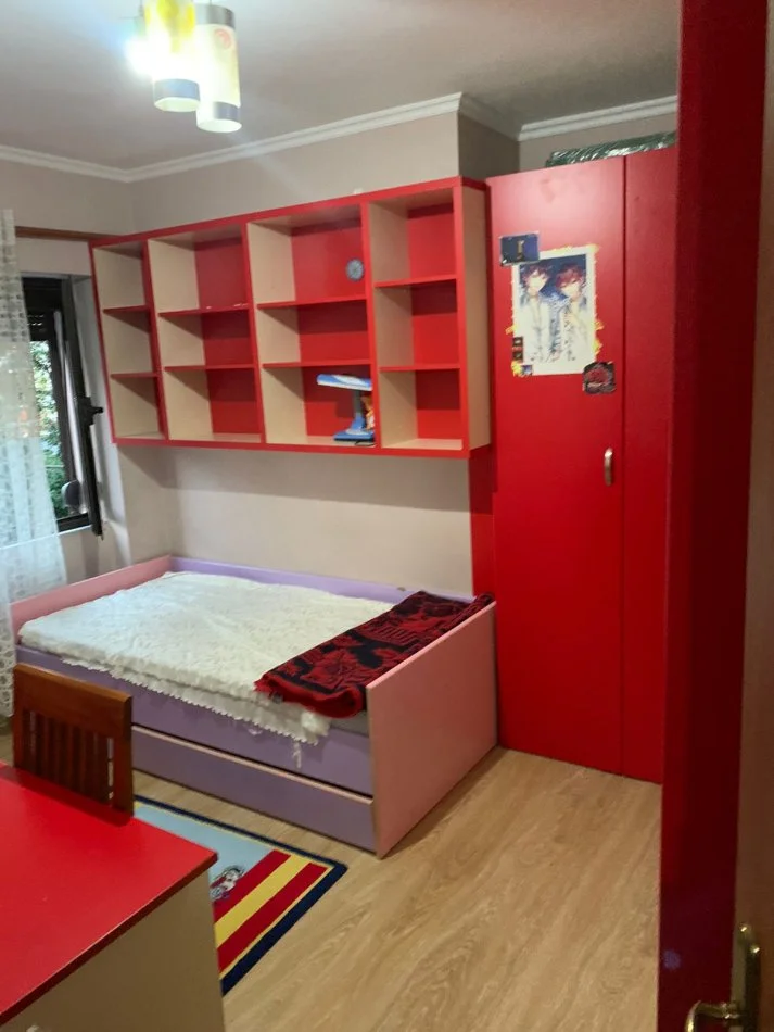 Tirane, jepet me qera apartament 3+1 Kati 2, 90 m² 500 € (Sheshi Shtraus)