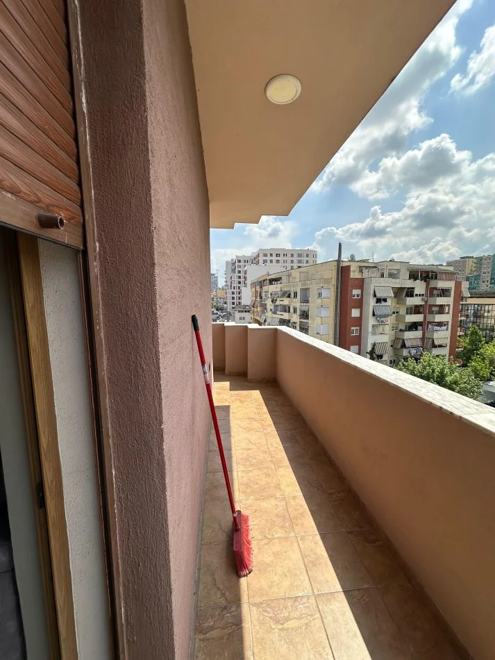 Tirane, jepet me qera apartament 2+1+Ballkon Kati 5, 87 m² 470 € (Zogu I Zi)