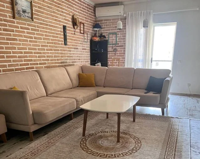 Tirane, jepet me qera apartament 2+1+Ballkon Kati 8, 100 m² 650 € (Prane German Conputers)