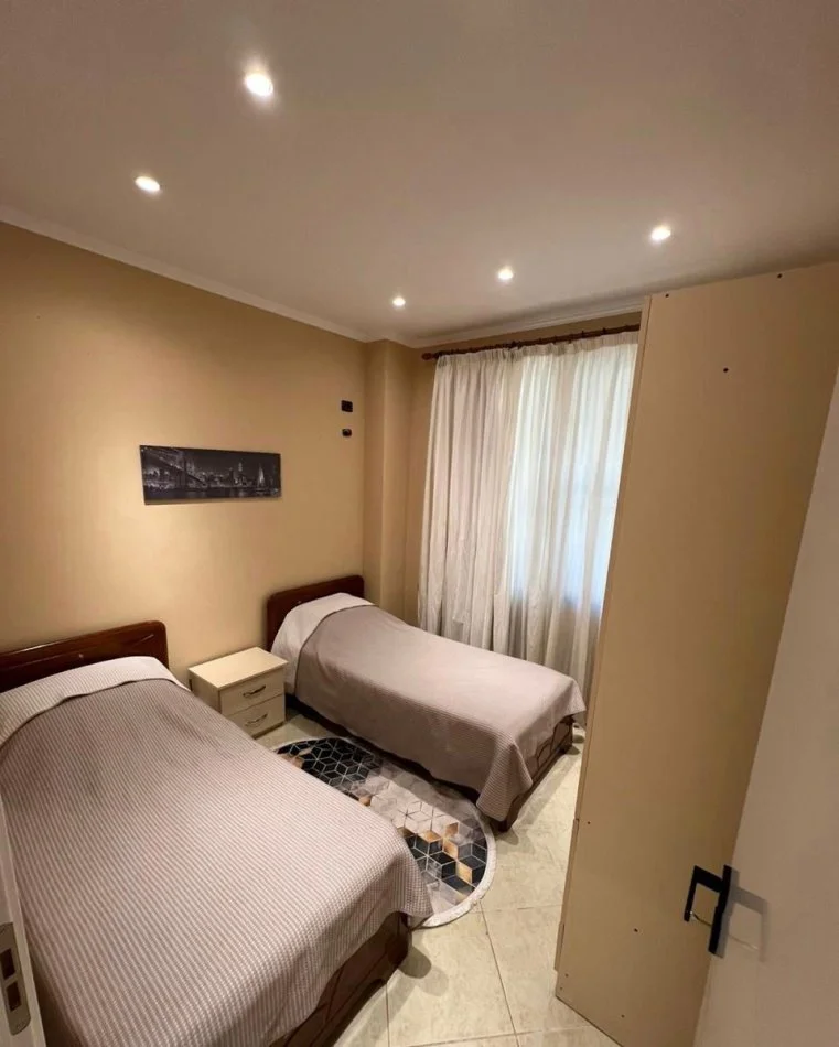 Tirane, jepet me qera apartament 2+1 Kati 1, 95 m² 500 € 