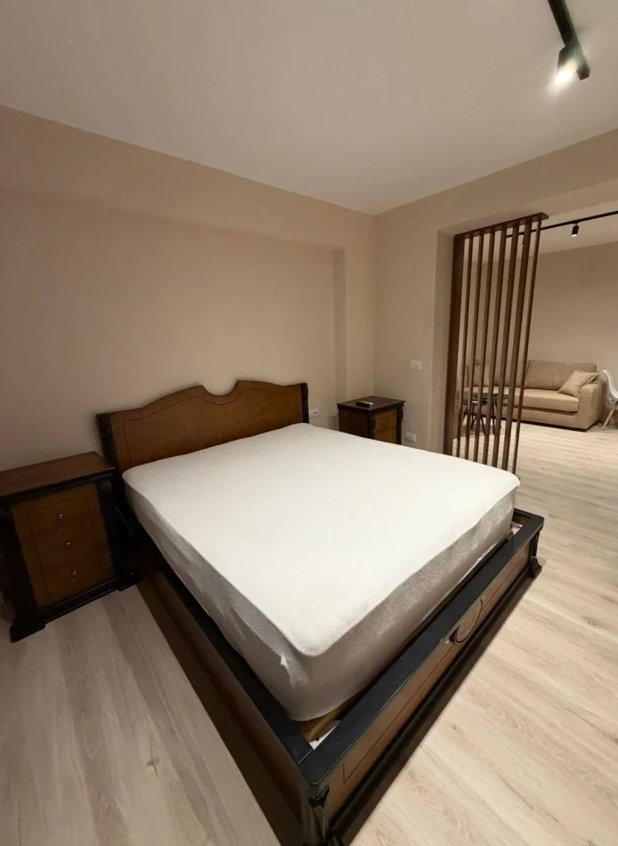 Tirane, jepet me qera apartament 2+1 Kati 1, 60 m² 550 € 