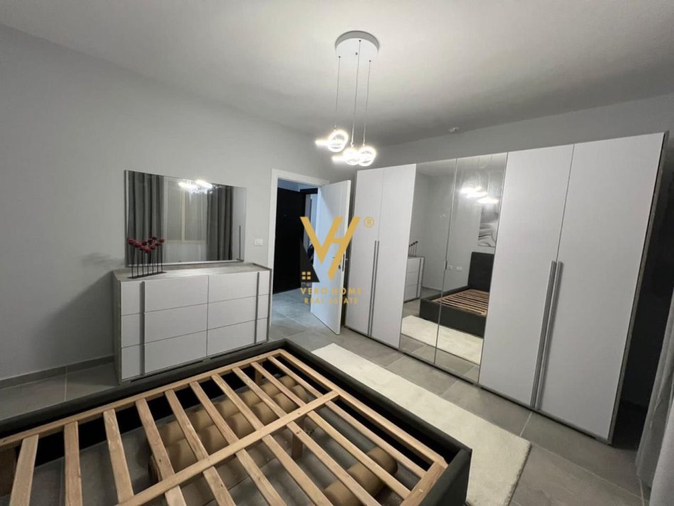 Tirane, jepet me qera apartament 1+1+Ballkon Kati 4, 74 m² 500 € (LIQENI I THATE)