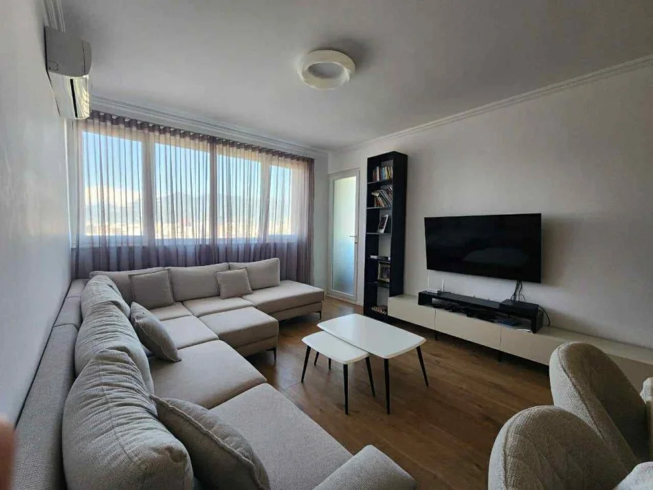 Tirane, jepet me qera apartament 2+1+Ballkon Kati 8, 95 m² 800 € (GOLDEN PARK AMERIKAN 3)