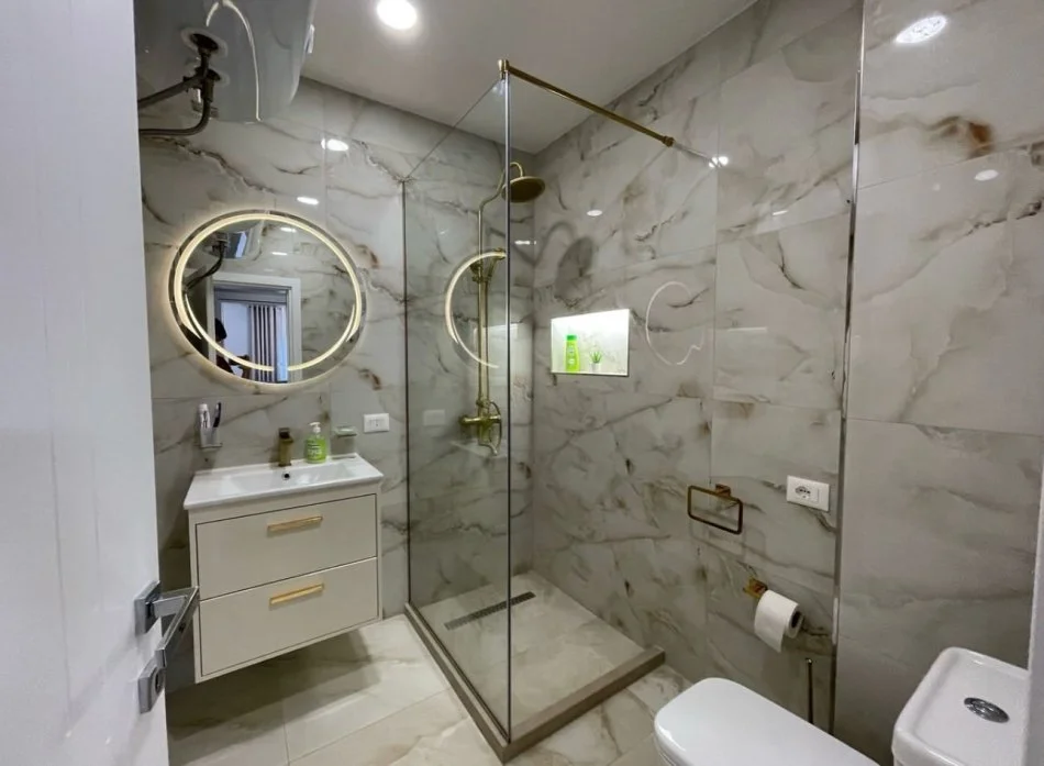 Tirane, jepet me qera apartament 2+1+Ballkon Kati 4, 105 m² 800 € (Zogu i Zi)