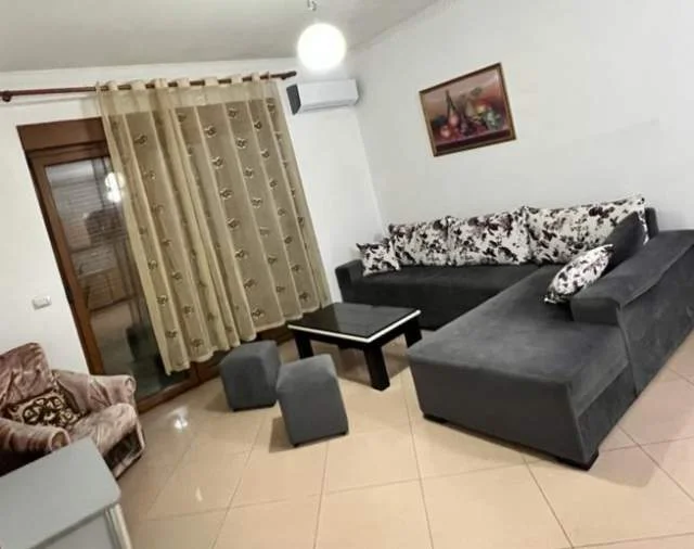 Tirane, jepet me qera apartament 1+1+BLK Kati 4, 80 m² 400 Euro (rrapo hekali)