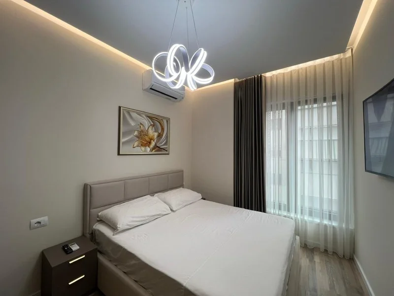 Tirane, jepet me qera apartament 1+1+Ballkon , 70 m² 900 € (Rruga Margarita Tutulani)
