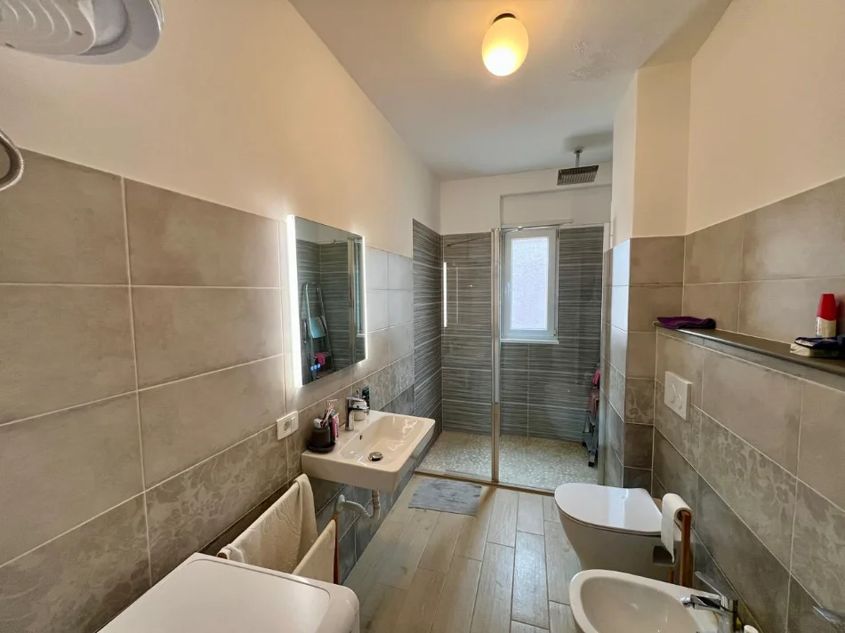 Tirane, shitet apartament 3+1+Ballkon Kati 4, 130 m² 245.000 € (Selite)