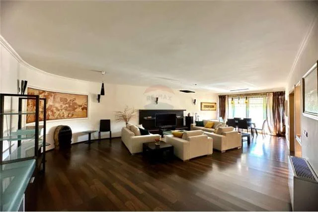 Tirane, jepet me qera apartament 2+1 90 m² 1.700 Euro (Stadiumi Air Albania)