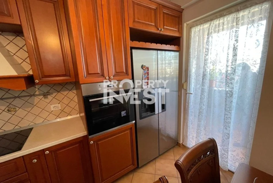 Tirane, jepet me qera apartament 2+1 Kati 10, 110 m² 1.000 € (Stadiumi Air Albania)
