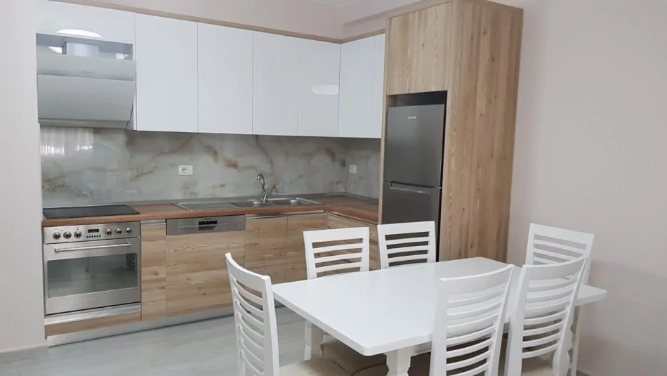 Tirane, jepet me qera apartament 2+1 Kati 5, 105 m² 650 € (5 maji)
