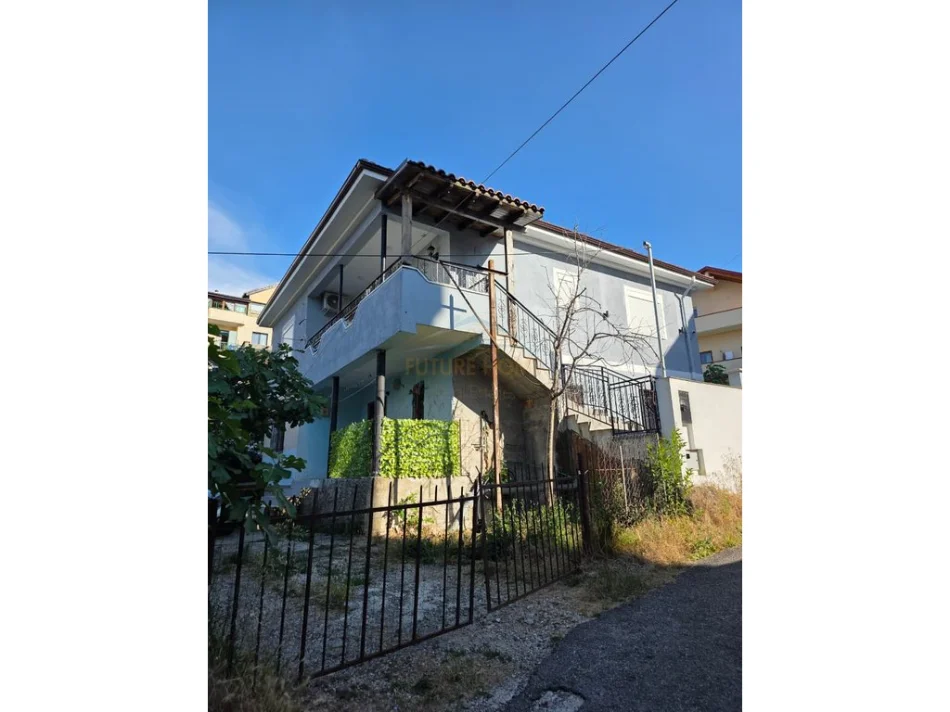 Tirane, jepet me qera apartament 2+1 Kati 2, 100 m² 600 € (ALIDEMI)