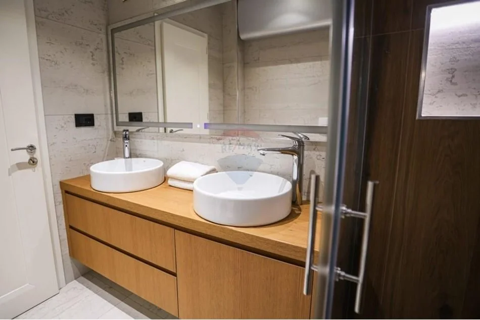 Tirane, jepet me qera apartament 2+1+Aneks+Ballkon Kati 5, 123 m² 1.500 € (Qender)