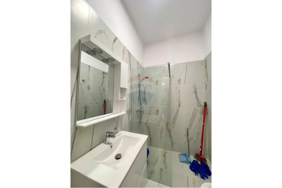 Tirane, jepet me qera apartament 1+1 Kati 2, 74 m² 800 € (Kompleksi Delijorgji)