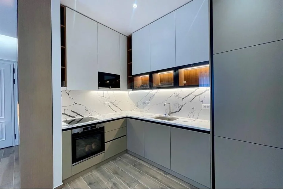 Tirane, jepet me qera apartament 2+1+Aneks+Ballkon Kati 8, 96 m² 1.300 € (Kompleksi Delijorgji)