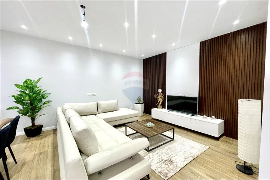 Tirane, jepet me qera apartament 1+1+Aneks+Ballkon Kati 2, 85 m² 800 € (Rruga e Duresit)