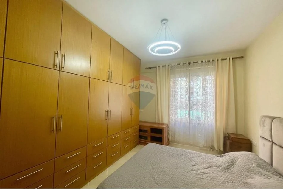 Tirane, jepet me qera apartament 2+1+Aneks+Ballkon Kati 2, 110 m² 700 € (Kopshti Botanik)