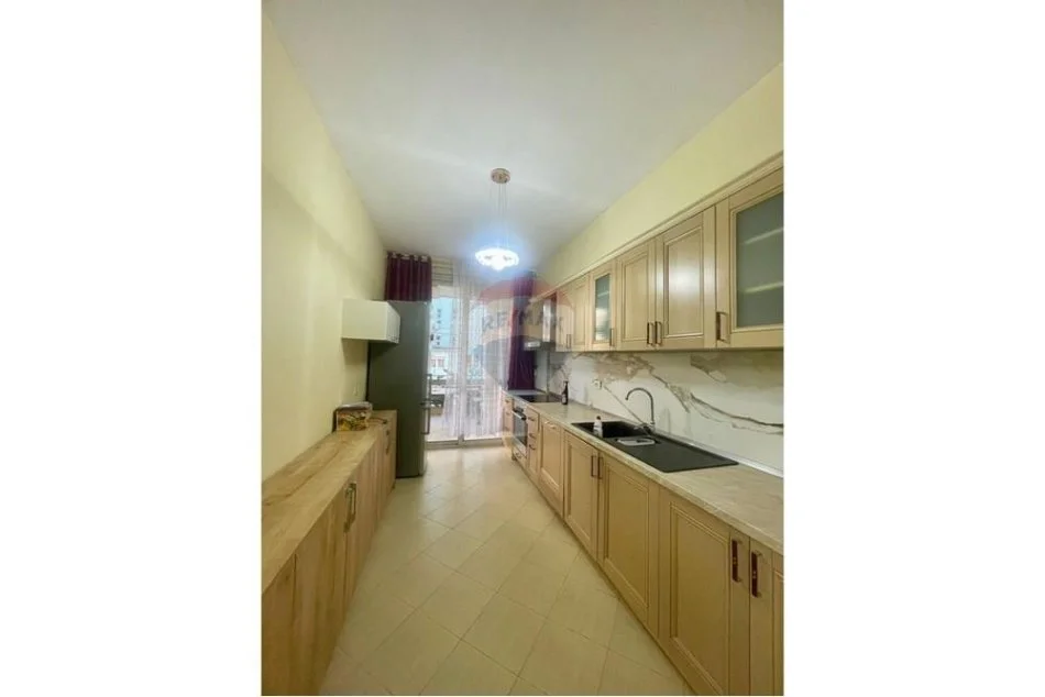 Tirane, jepet me qera apartament 2+1+Aneks+Ballkon Kati 2, 110 m² 700 € (Kopshti Botanik)