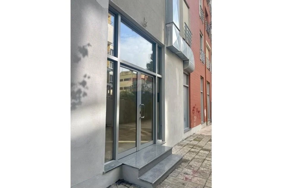 Tirane, shitet dyqan Kati 0, 40 m² 99.000 € (Ali Demi)