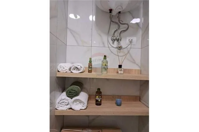 Tirane, jepet me qera apartament 1+1 Kati 5, 45 m² 400 Euro (Kompleksi Mangalem)