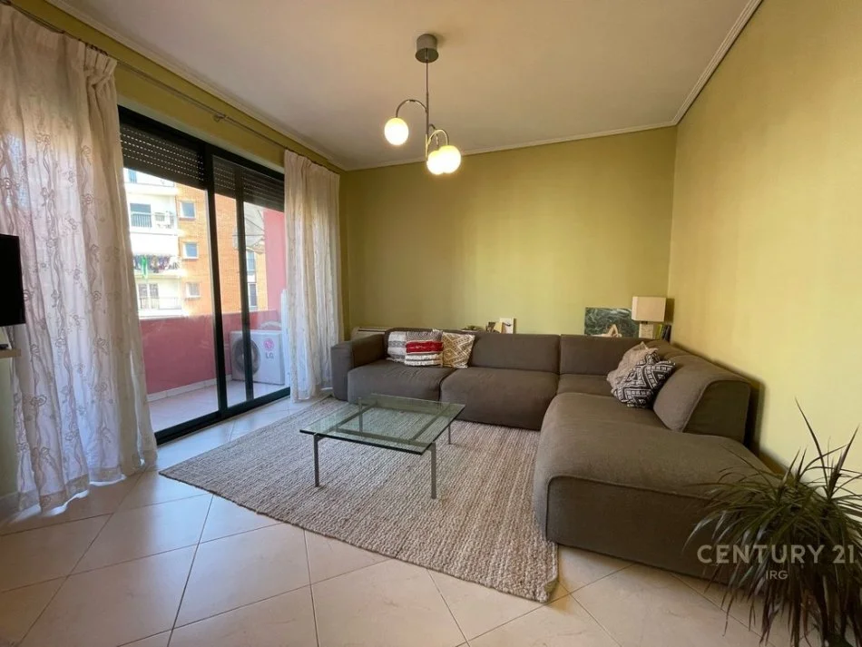 Tirane, jepet me qera apartament 1+1 Kati 5, 72 m² 600 € (Ali Dem)