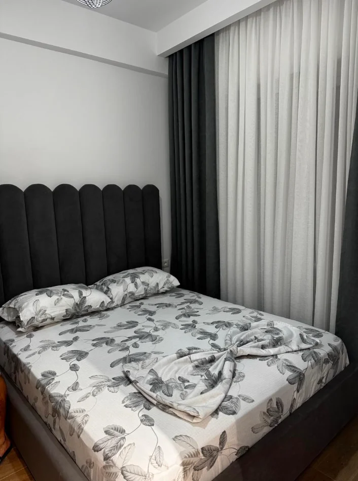 Tirane, jepet me qera apartament 1+1+Ballkon Kati 1, 77 m² 450 € (Ali Dem)