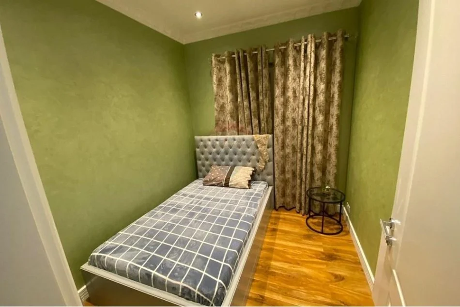 Tirane, jepet me qera apartament 1+1 Kati 2, 75 m² 450 € (Allias)