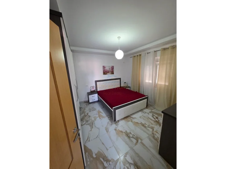 Tirane, jepet me qera apartament 2+1 Kati 2, 100 m² 600 € (ALIDEMI)