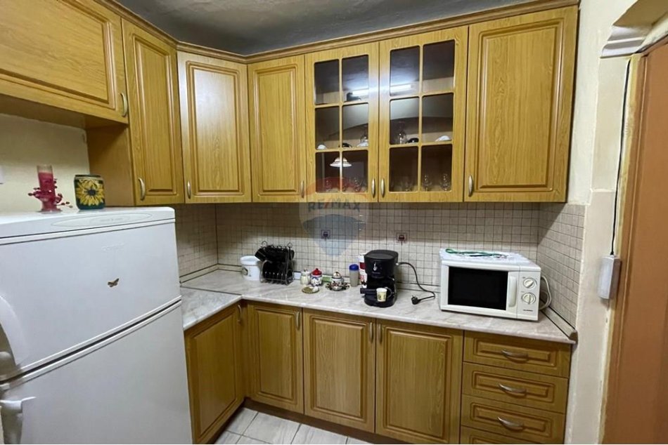 Tirane, jepet me qera apartament 1+1 Kati 2, 50 m² 450 € (Rruga Ali Demi)