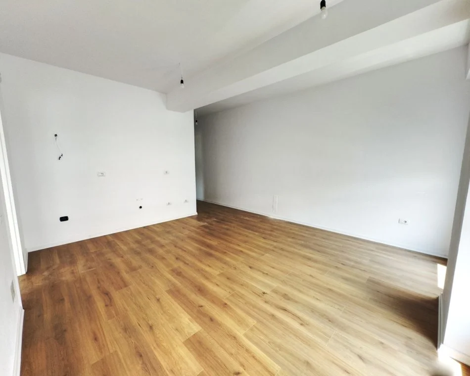 Tirane, shitet apartament 2+1+Aneks+Ballkon Kati 7, 84 m² (Ali Demi)