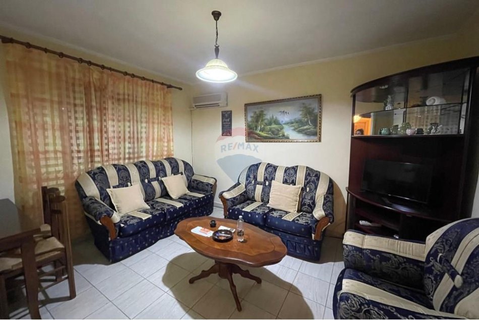 Tirane, jepet me qera apartament 1+1 Kati 2, 50 m² 450 € (Rruga Ali Demi)
