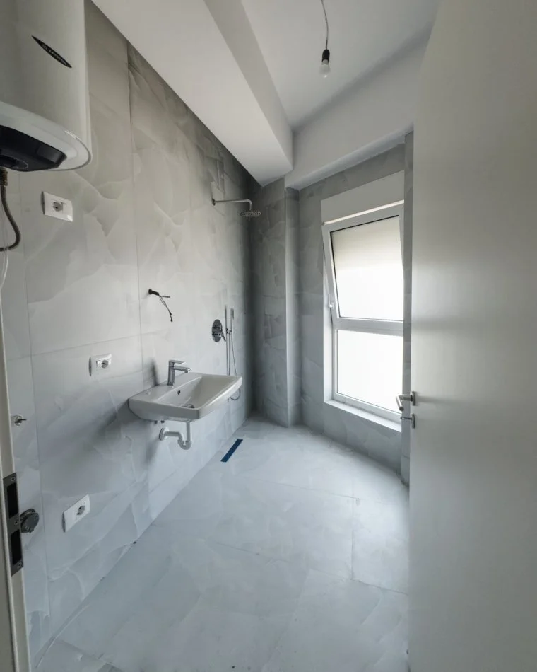 Tirane, shitet apartament 2+1+Aneks+Ballkon Kati 7, 84 m² (Ali Demi)