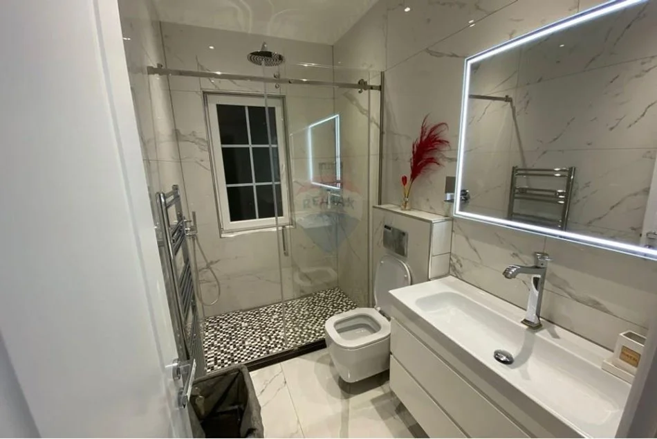 Tirane, jepet me qera apartament 1+1 Kati 2, 75 m² 450 € (Allias)