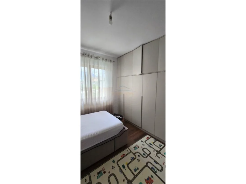 Tirane, jepet me qera apartament 2+1+2 Godine Private Kati 1, 130 m² 600 € (ALLIAS)