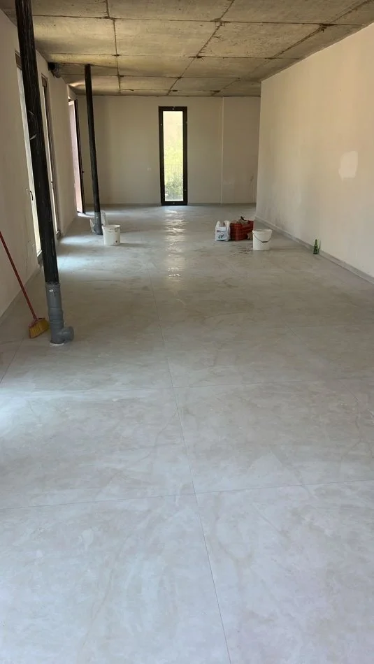 Tirane, jepet me qera zyre Kati 1, 163 m² 3.000 € (ALTANA REZIDENC)