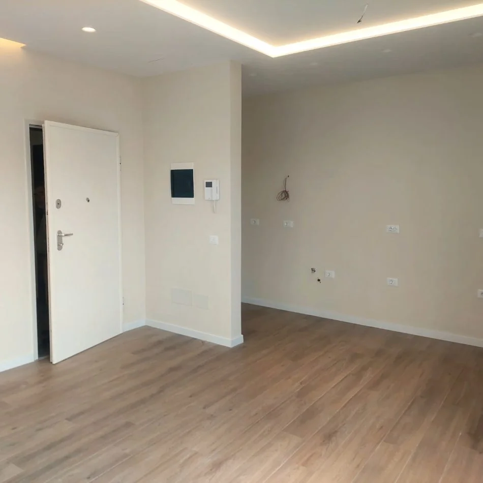 Tirane, jepet me qera zyre Kati 3, 114 m² 1.400 € (ALTANA REZIDENC)