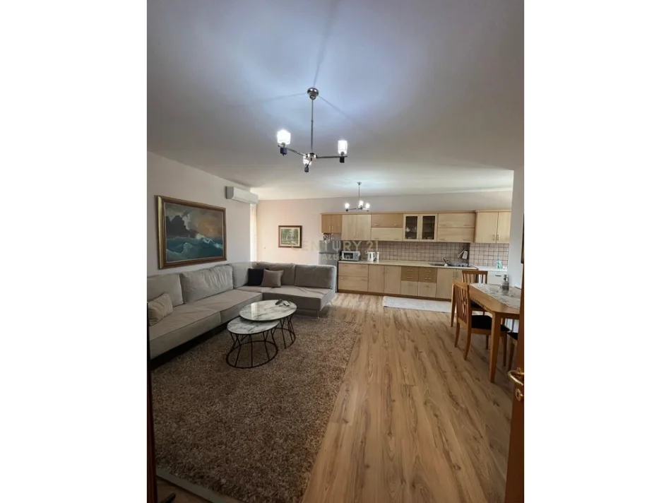 Tirane, jepet me qera apartament 1+1 Kati 10, 70 m² 650 € (JAPIM ME QIRA APARTAMENT 1+1,AMBASADA AMERIKANE!)