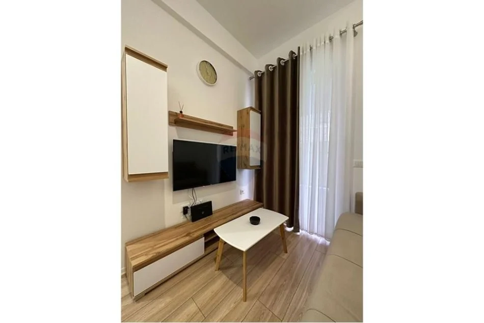 Tirane, jepet me qera apartament 1+1 Kati 3, 55 m² 400 € (Kompleksi Mangalem)