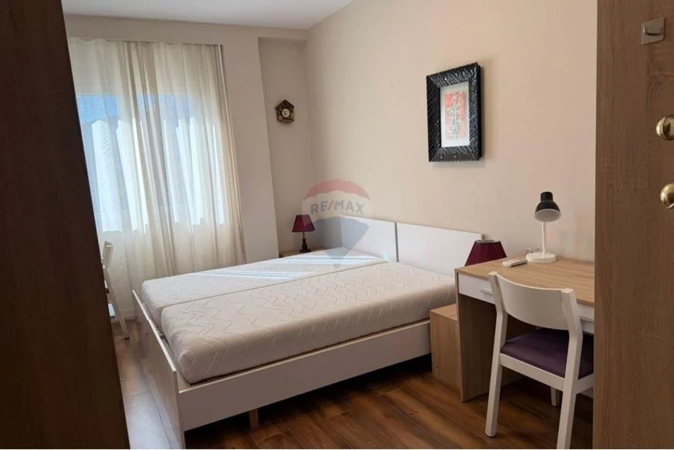 Tirane, jepet me qera apartament 2+1+Aneks+Ballkon Kati 4, 102 m² 1.000 € (Mine Peza)