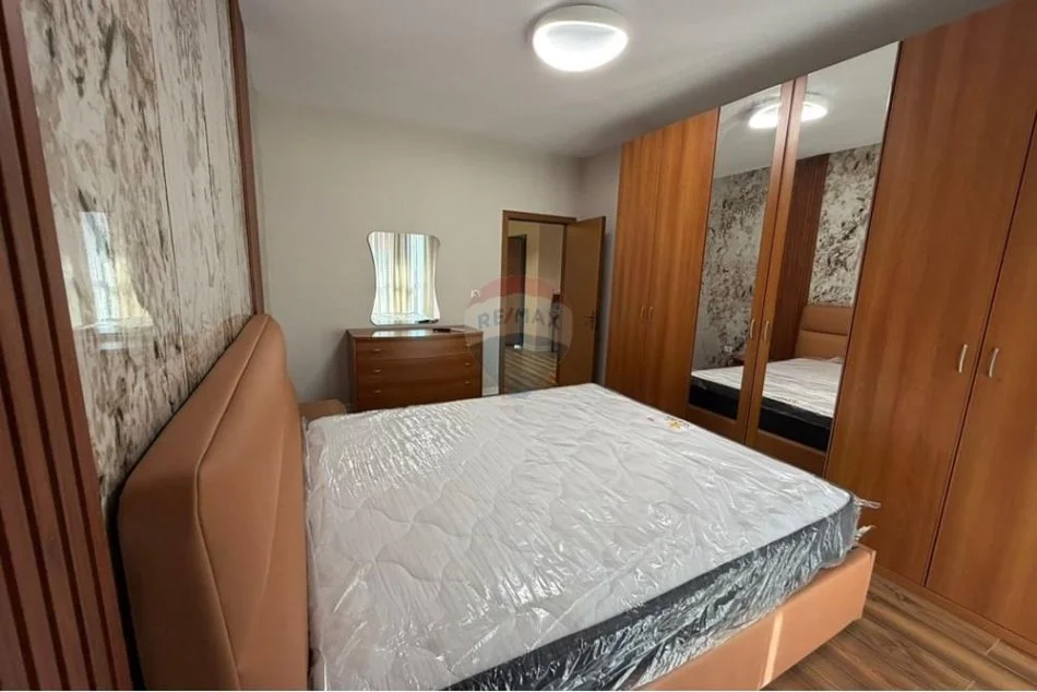 Tirane, jepet me qera apartament 2+1+Aneks+Ballkon Kati 4, 102 m² 1.000 € (Mine Peza)